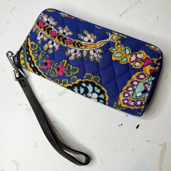 Vera Bradley RFID Georgia Wallet Wristlet Romantic Paisley Wallet Multi Color - Picture 1 of 5